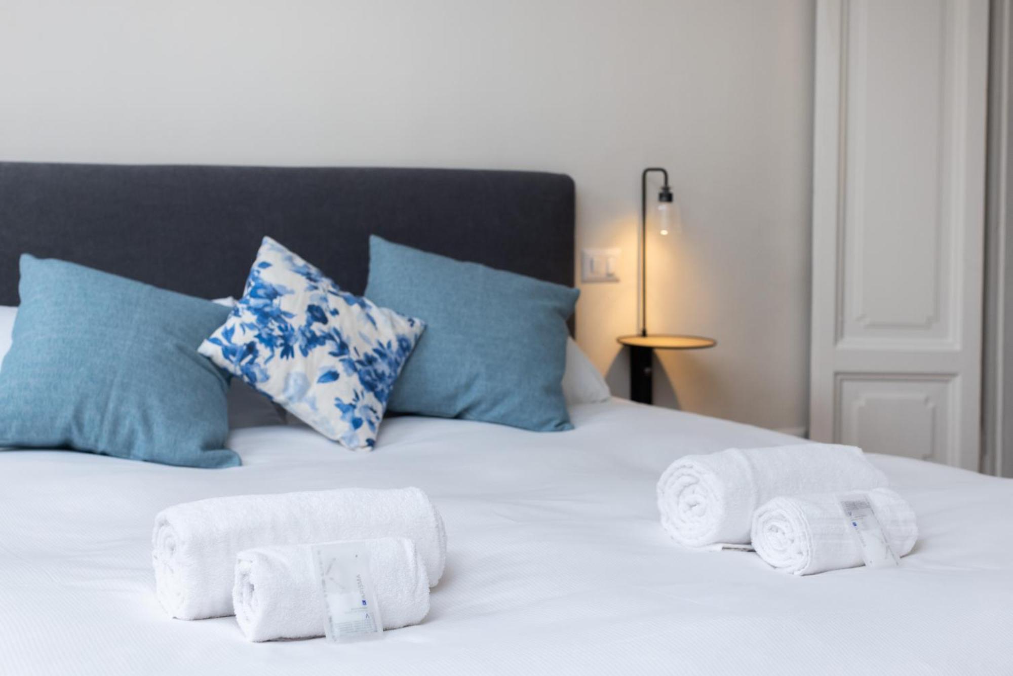 Living Uniqc Apartment - Duomo Milan Luaran gambar