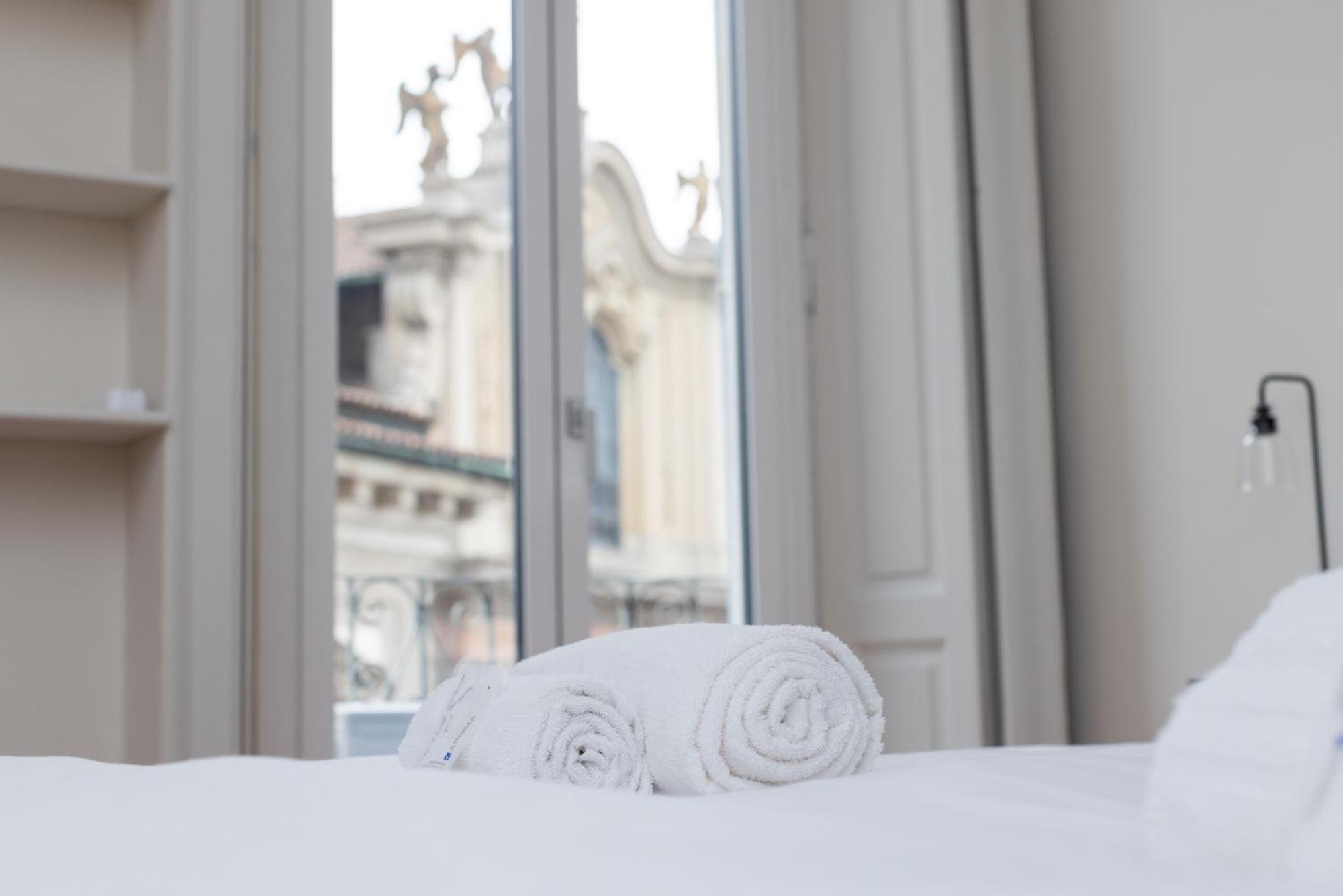 Living Uniqc Apartment - Duomo Milan Luaran gambar